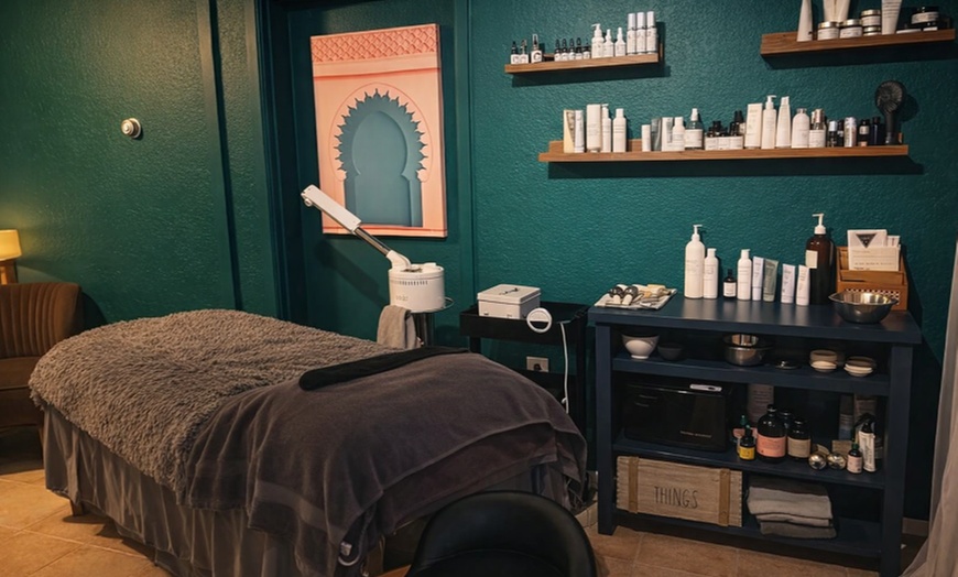 Image 2: Relax with 60 Minute Signature Holistic Head Spa or a Couples Head Spa
