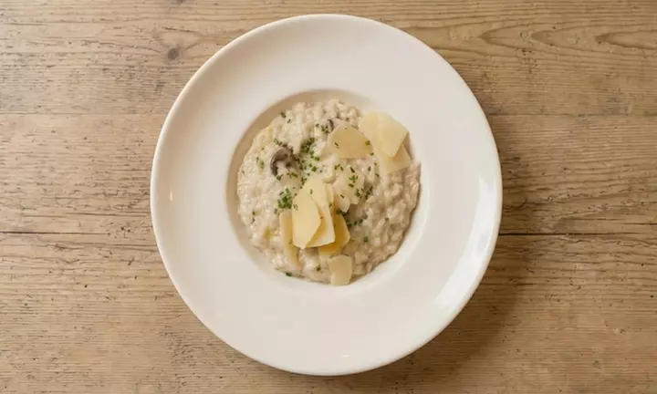 Menú Génova con entrante, principal, postre y bebida