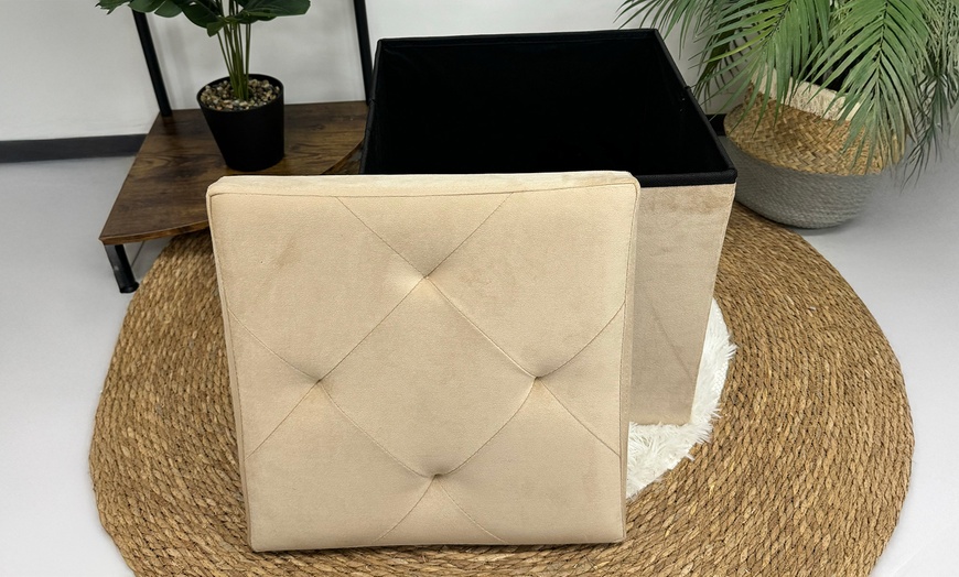 Image 16: Puff cuadrado con tapizado de terciopelo