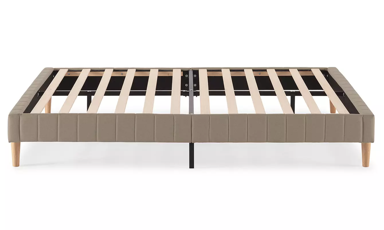 Gepolstertes Bettgestell „Eris“ mit Lattenrost