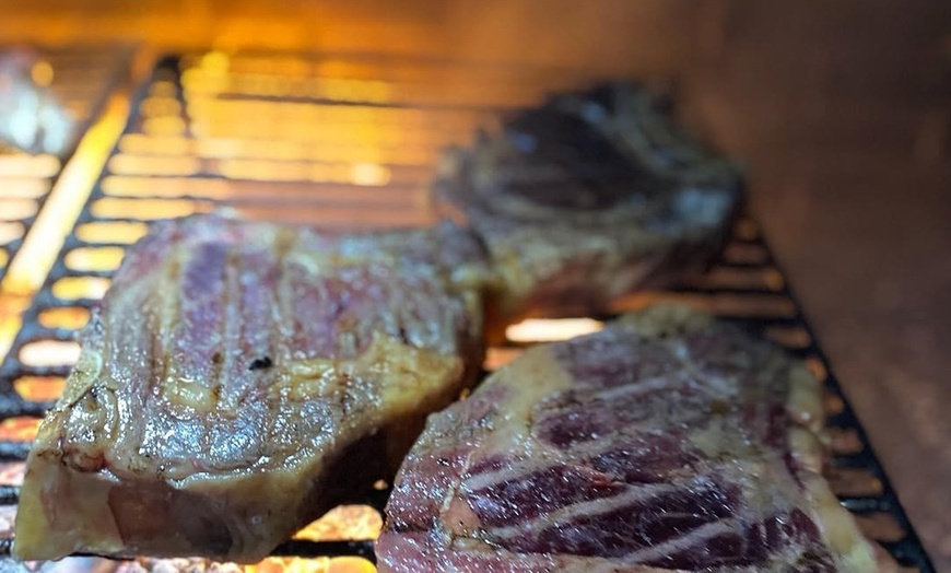 Image 2: Menú degustación con platos a compartir, postre y bebida para 2 o 4 