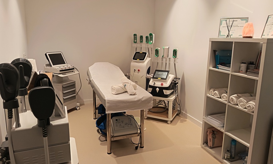 Image 2: 1, 2 o 4 sesiones de combo reductor: criolipólisis y presoterapia 