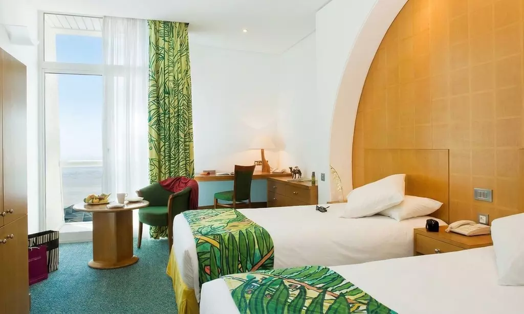Al Ain: Mountain Staycation with Optional Breakfast