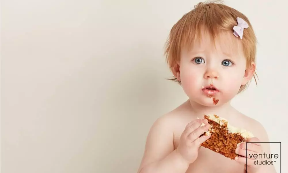 Photoshoot with Framed Image