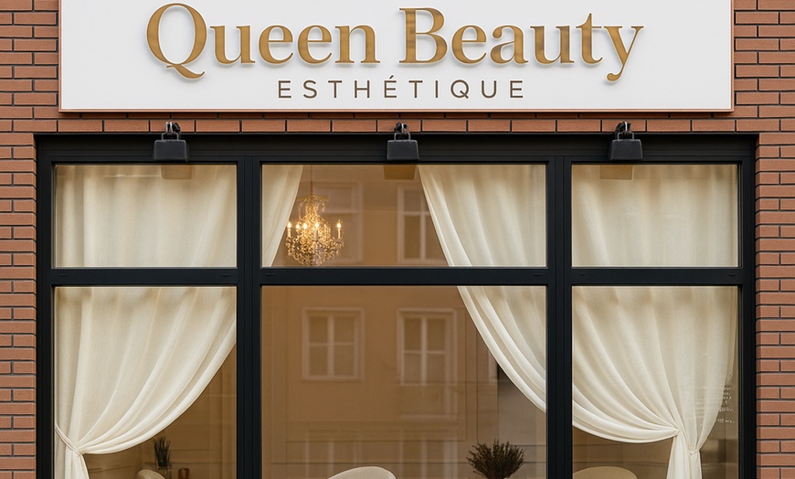 Image 2: Beauté des pieds avec pose de vernis semi-permanent par Queen beauty