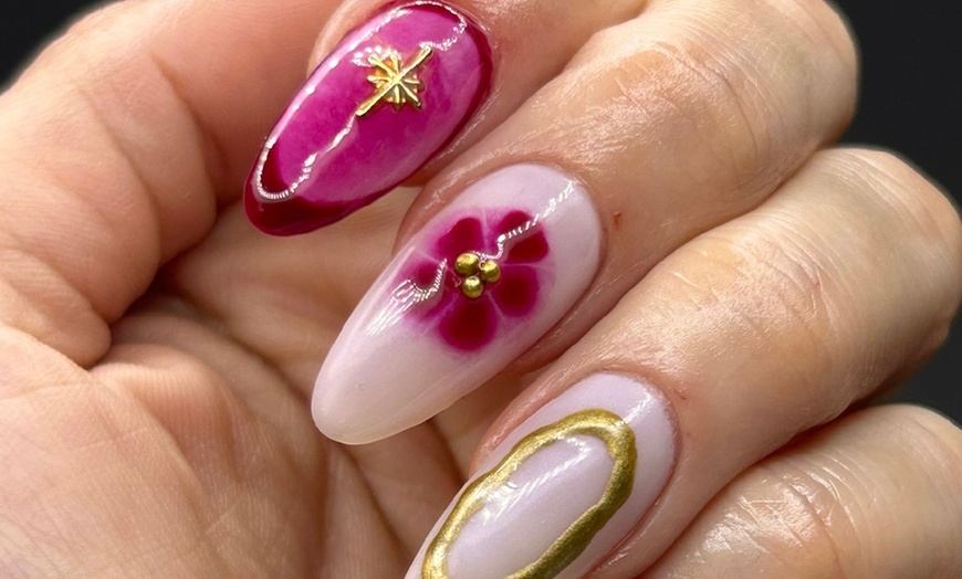Image 5: Pose vernis semi-permanent sur mains et/ou pieds avec Anne Rzo Beauty