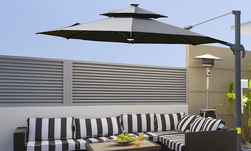 Image 5: Outsunny Cantilever Parasol with Solar or LED Lights