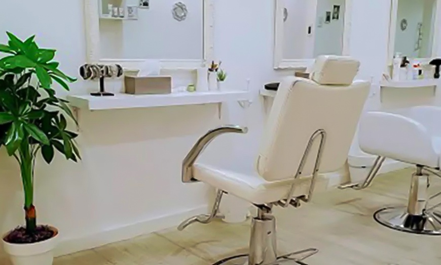 Image 4: ¡Vaya ojazos! Extensión de pestañas con opción a depilación cejas 