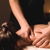 Image 1: 30-60 Min. Rücken- und Nackenmassage mit Aromaöl für 1 Dame