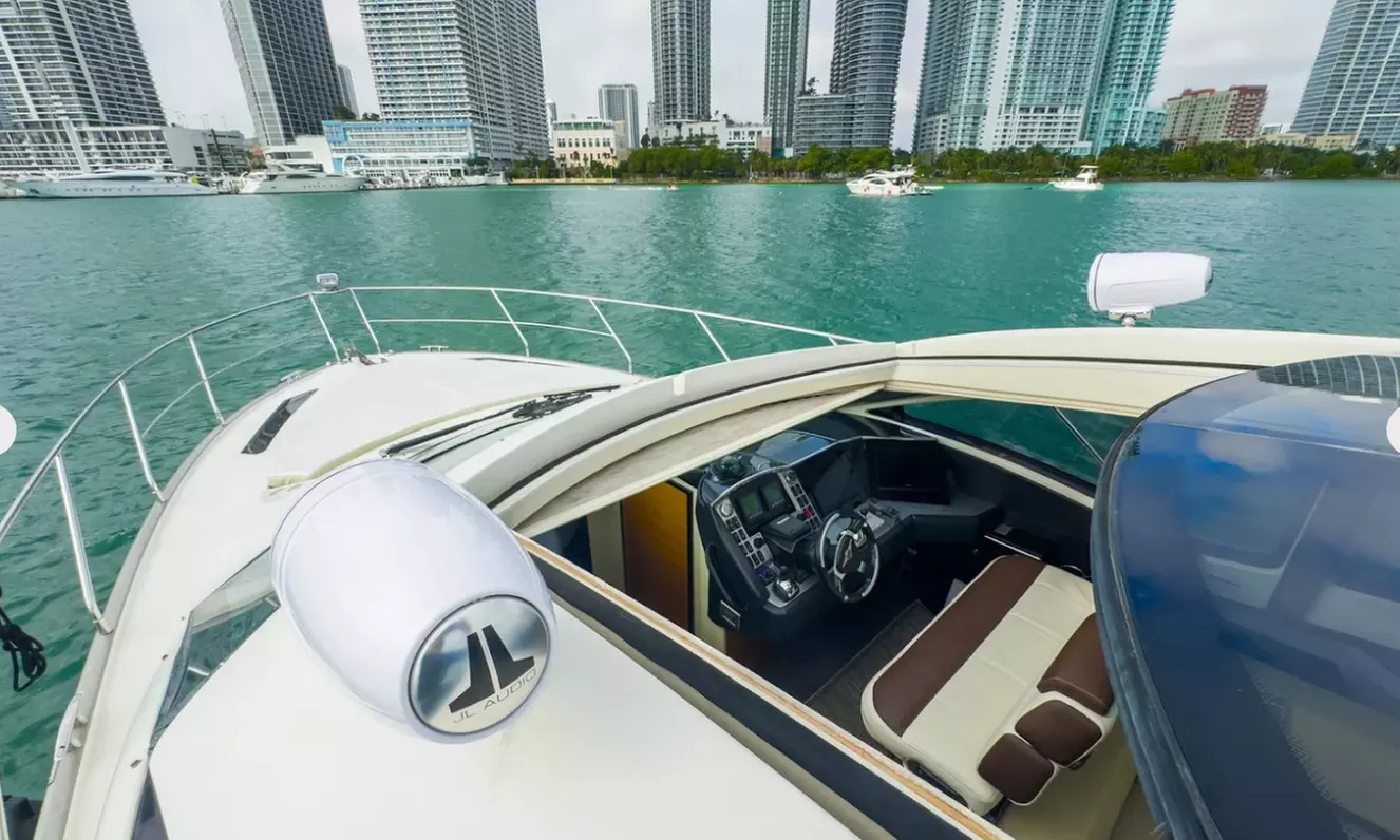 2 or 3 Hours Sea Ray Sundeck 26' Sunset Cruise for Up to 8 People 