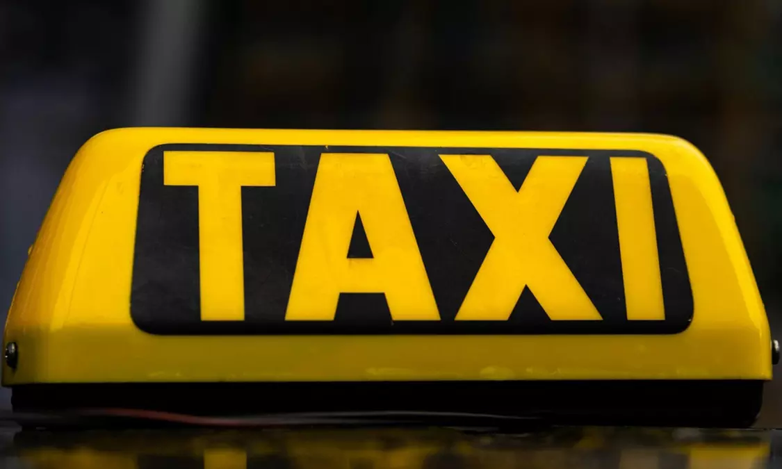 Snel en efficiënt je taxi-theorie behalen: interactieve online cursus