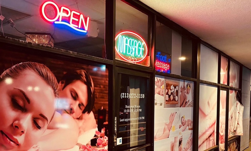 Image 3: 60 Min Swedish, Deep or Thai Massage Singles or Pairs w/ Hot Stones