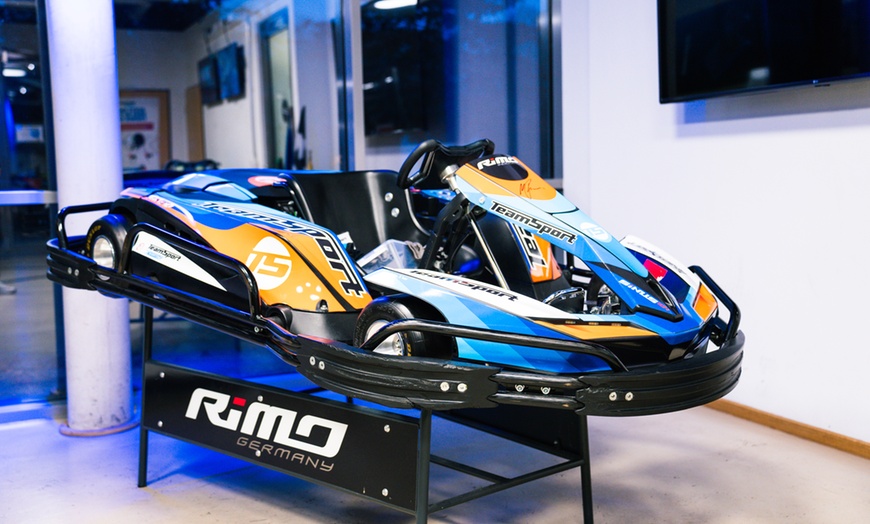 Image 7: 1 oder 2 E-Karting á 15 Min. inkl. Helm & Sturmhaube für 1 Person