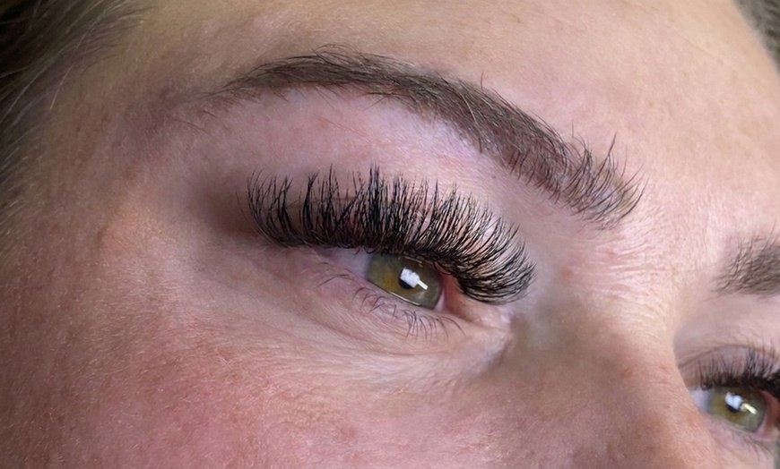 Image 4: Expert Full Set YY Hybrid, Volume or Mega Eyelash Extensions Full Set