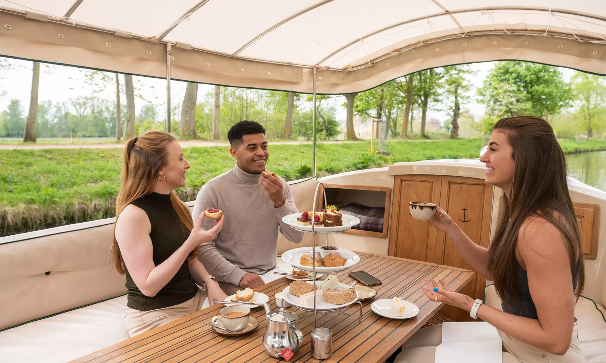 Afternoon Tea Sightseeing River Cruise in Oxford for Kids or Adults