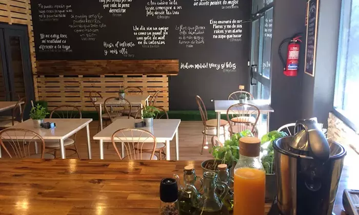 Menú familiar para 2, 3 o 4 personas con postre, café y agua