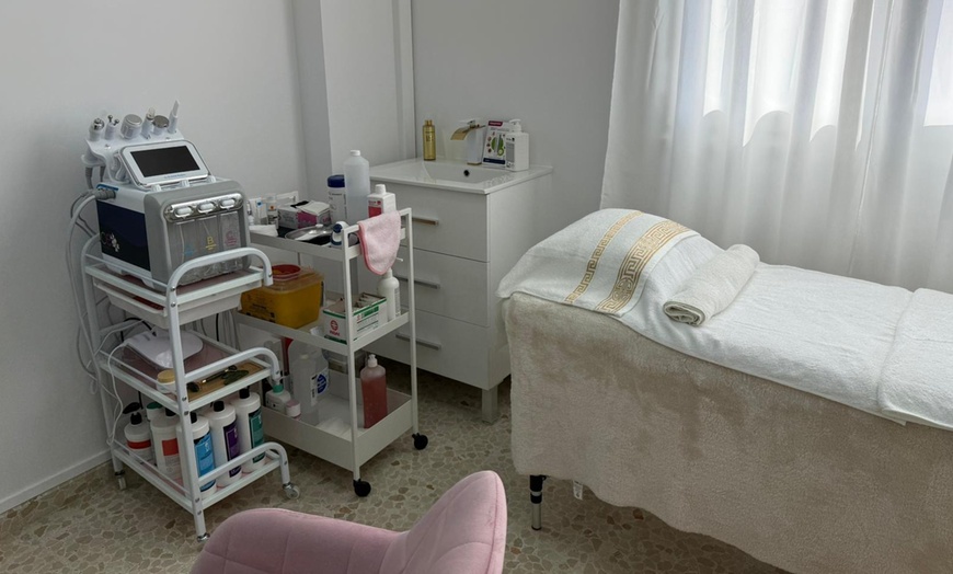 Image 2: 1 o 2 sesiones de meso BB-Glow a elegir con Dermapen para 1 persona