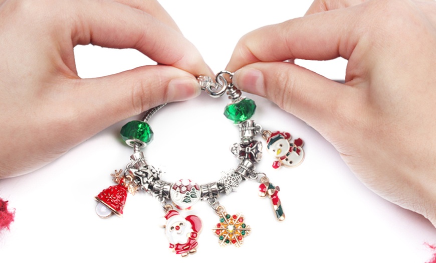 Image 7: 24 Days Christmas Countdown Advent Calendar DIY Bracelet Kit