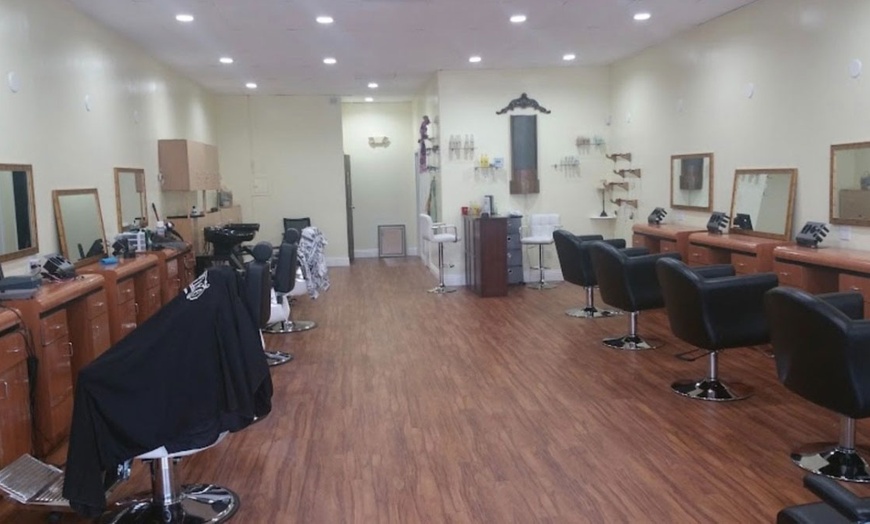 Image 5: Enjoy a Classic, Volume, or Full Set of Stunning Eyelash Extensions