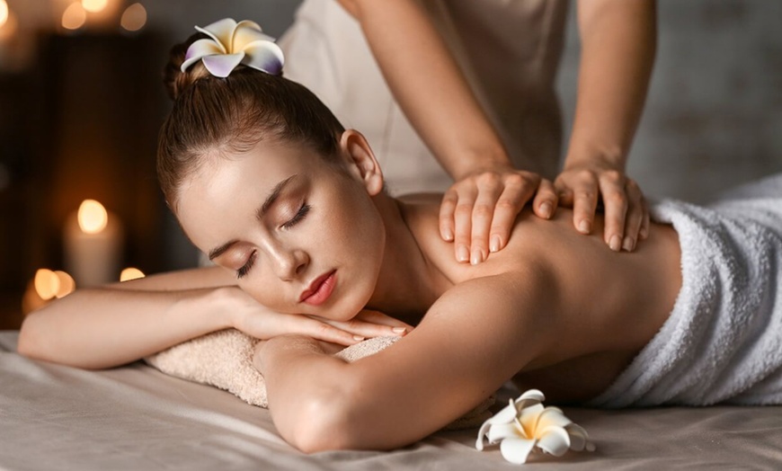 Image 3: Modelage relaxant d'1h ou d'1h15 avec option spa de 30 min ou d'1h