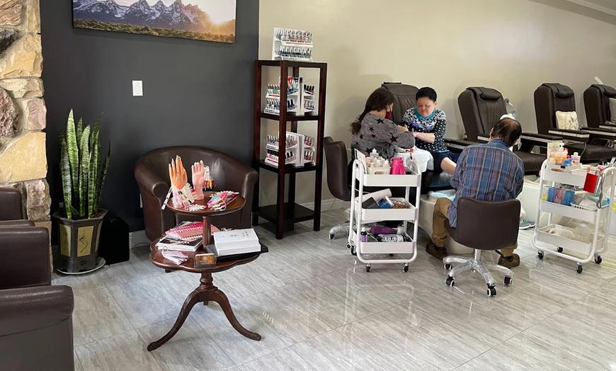 Image 5: Get Gorgeous Nails with Luxury Pedicure Options