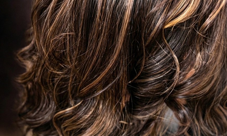 Image 5: Women’s Hair Color & Highlight Refresh