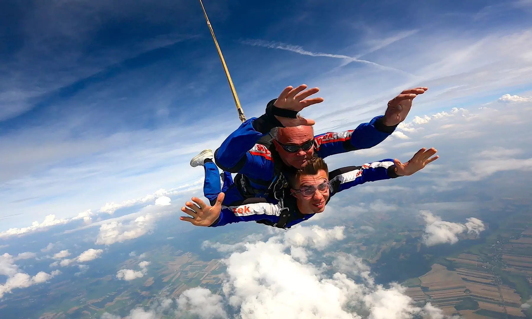 Skok w tandemie z wysokości 4000 metrów za 599 zł w Szkole Spadochronowej Skoczek w Przasnyszu (zamiast 800 zł) - Primary Image