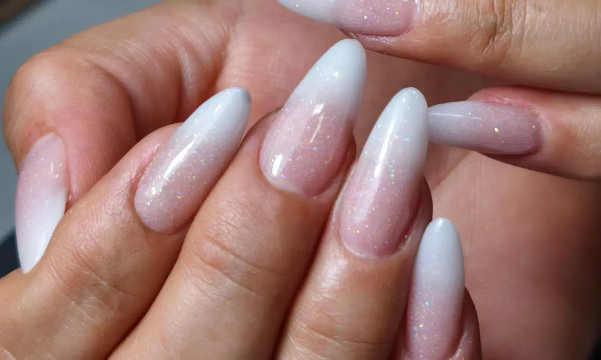 Manicura y/o pedicura normal o semipermanente y primera puesta de uñas