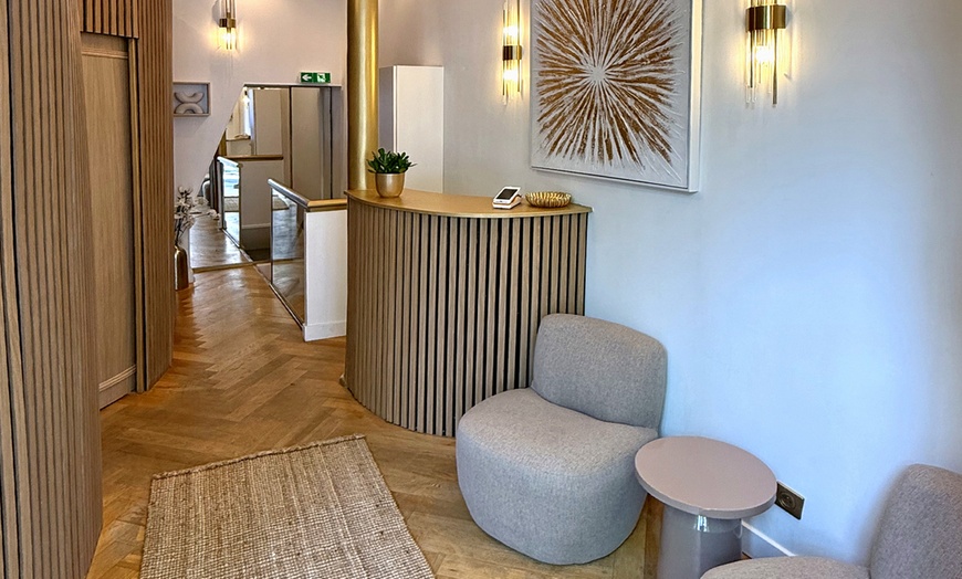 Image 3: Soin visage luminothérapie LED et / ou massage au choix à Paris