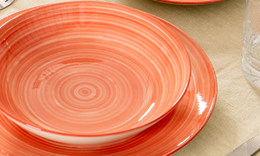 Image 2: Set di 18 piatti in porcellana colorati