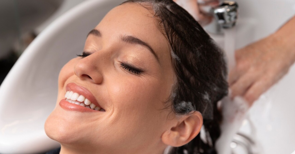 Sesión de peluquería con lavado y corte en Barcelona