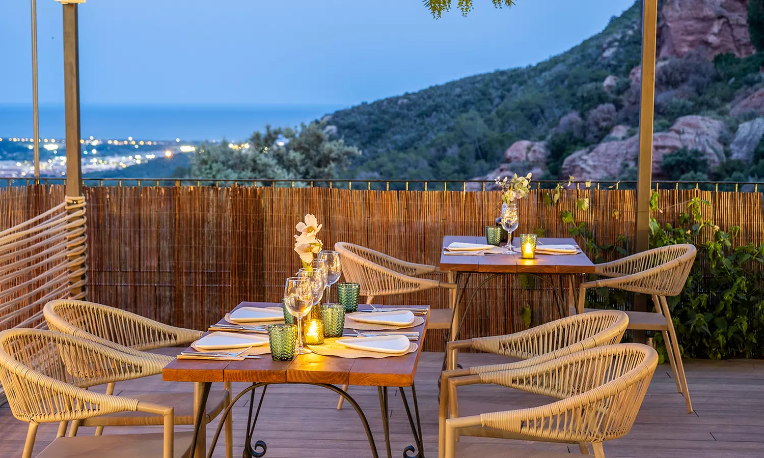 ¡Cena bajo las estrellas! Menú completo para 2 o 4 con botella de vino