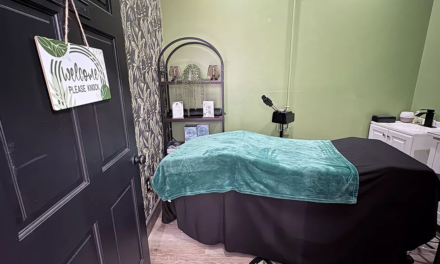 Choice of Facial (Signature Facial with LED, RF, or Dermaplaning)