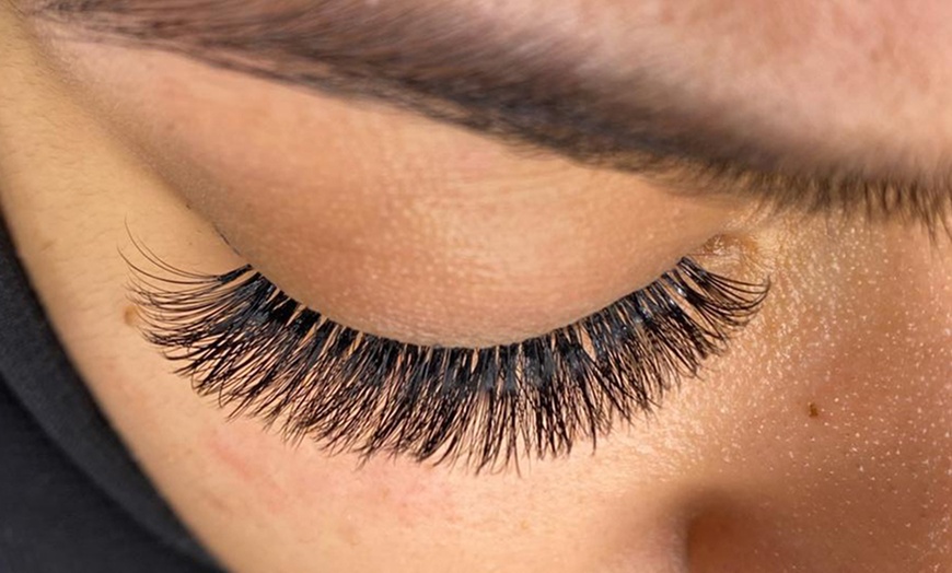 Image 3: Wimpernverlängerung mit 1:1- oder 2D-3D-Volumentechnik für 1 Person