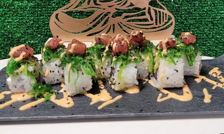Image 8: Menú sushi lovers para 2 o 4 personas
