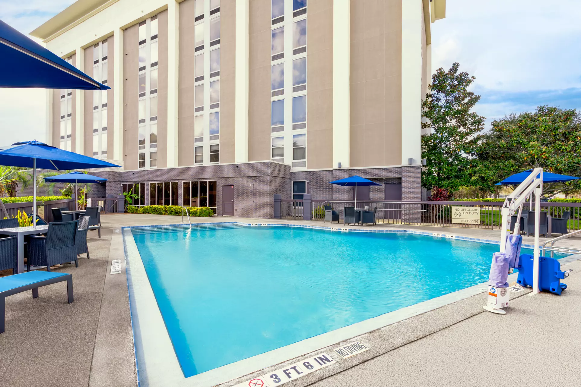 Orlando Airport Hotel - Affordable and Convenient!
