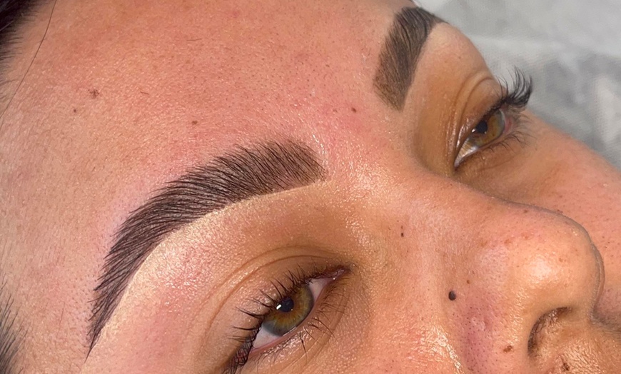 Image 1: Up to 30% Off on Eyebrow Tinting at Beauty palace