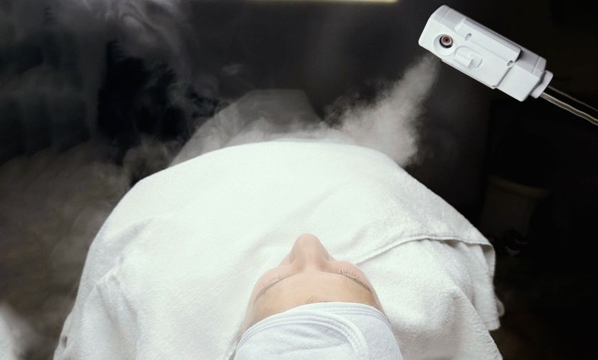 Image 1: Wohltuende Gesichtsbehandlung oder inkl. Microneedling & Ausreinigung