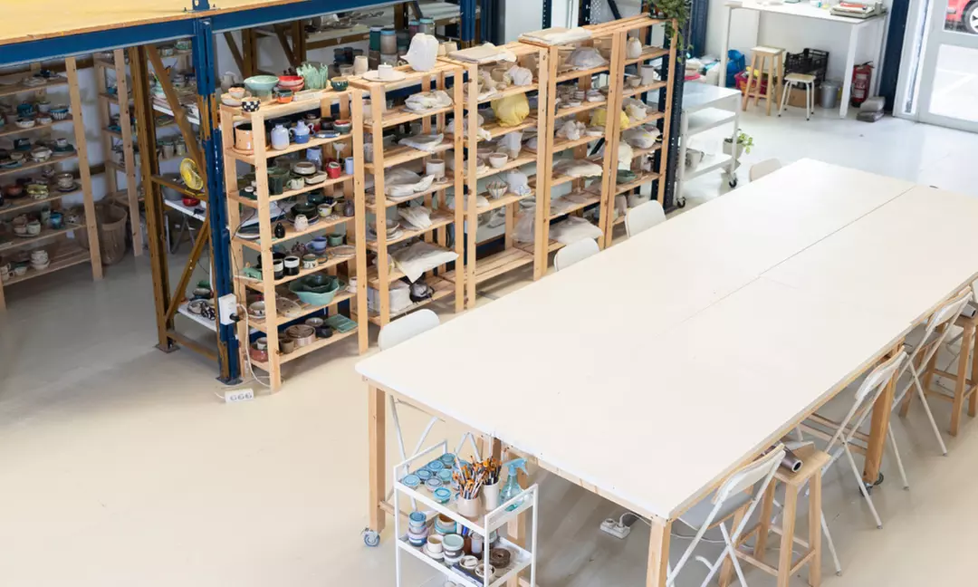 Taller de cerámica con desayuno o aperitivo a elegir para 1 o 2 personas