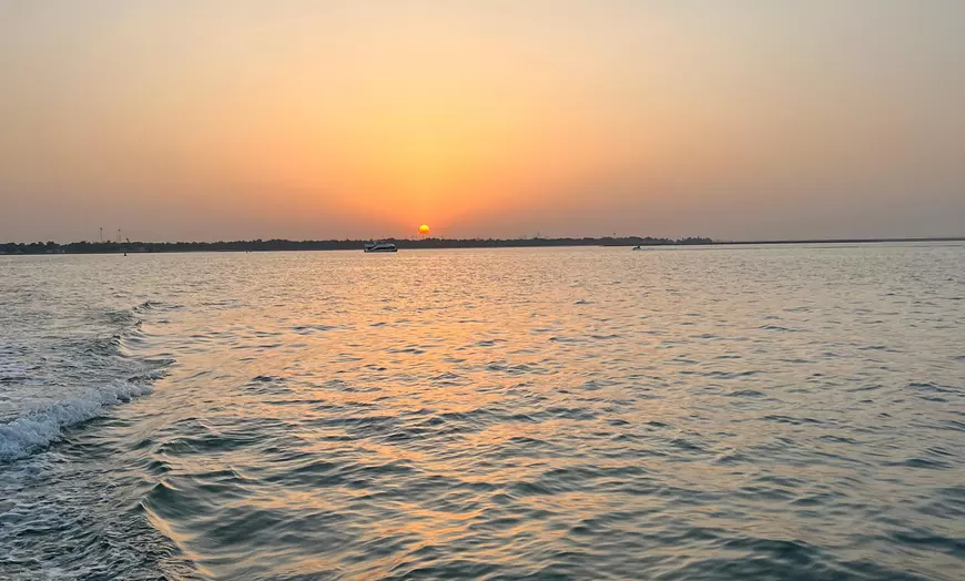 Image 9: Private Island Party with Breathtaking Skyline Views for 12 Guests!