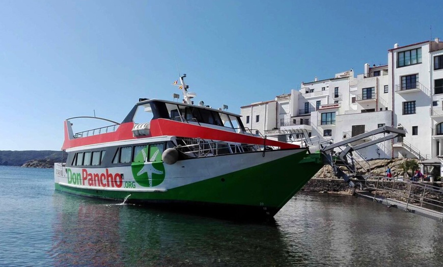 Image 2: Tour en barco por Cadaqués con snorkel para 1 niño o 1 o 2 adultos 