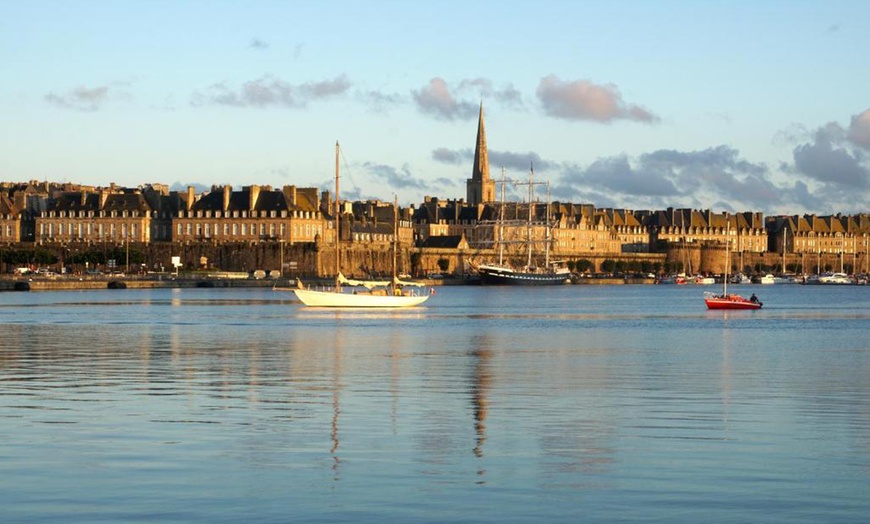 Image 1: Saint-Malo : chambre double standard ou supérieure