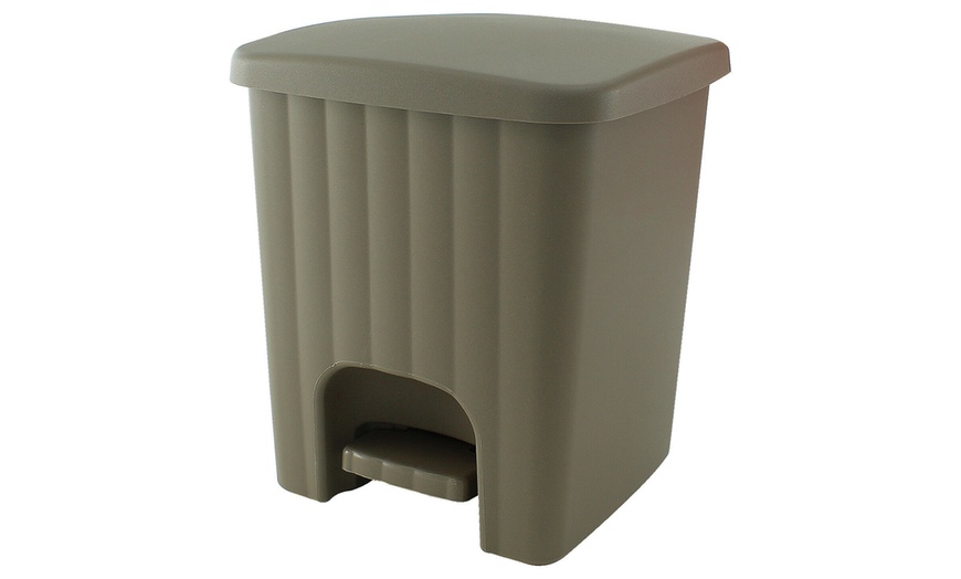 Image 8: 5L Pedal Bins