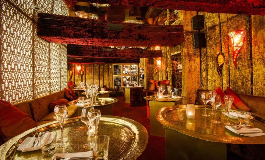 Image 10: Oxfordshire: An Overnight 5* Stay w/ Dinner and Champagne 