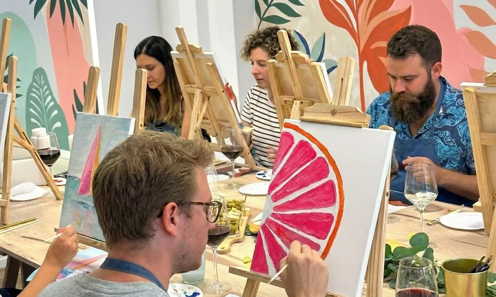 Taller de pintura de 2 horas con bebida y tentempié para 1, 2 o 4 pax