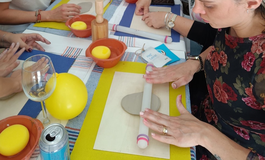 Image 3: Sesión de cerámica creativa con bebida de cortesía para 1 o 2 personas