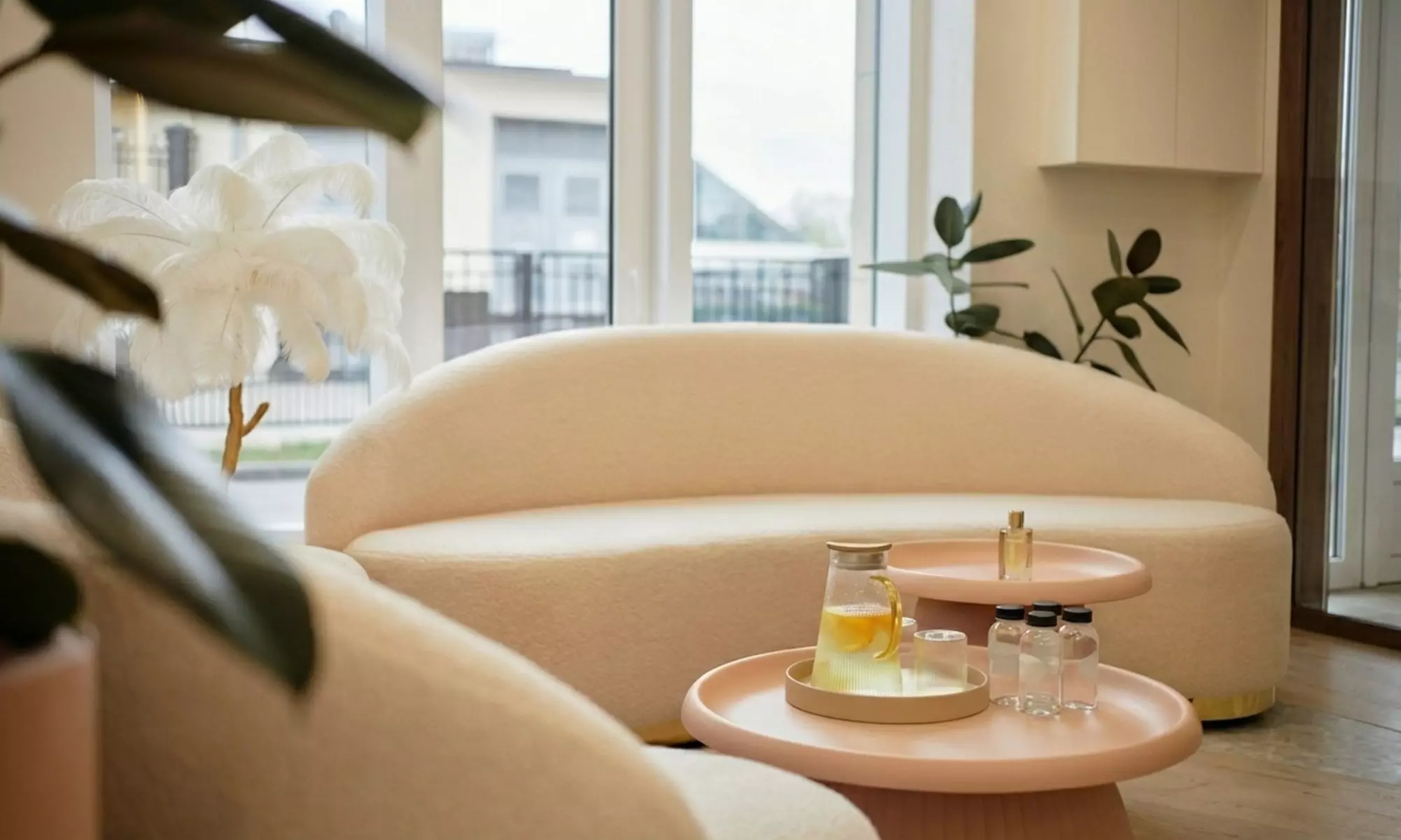 Wellness-Paket: Gesichtsbehandlung, Peeling, Pediküre & opt. Massage