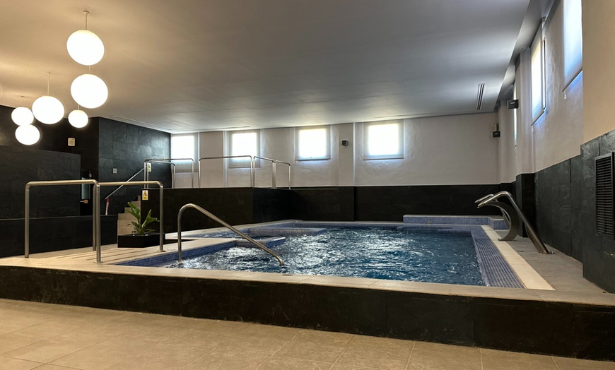 Image 4: Peeling facial con sauna, aguas termales y tratamientos faciales 