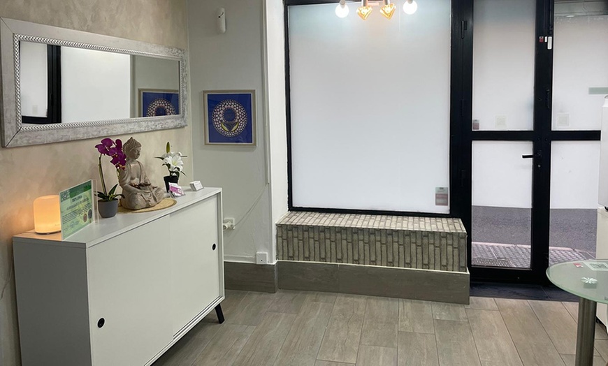 Image 11: Sesión de masaje de hasta 70 minutos con técnica a elegir para 1