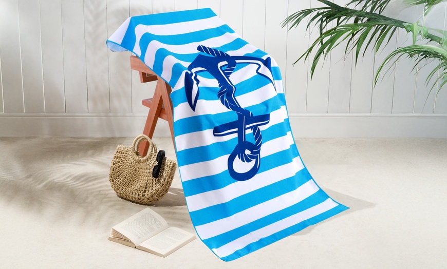 Image 8: Microfibre Quick-Drying Beach Towel